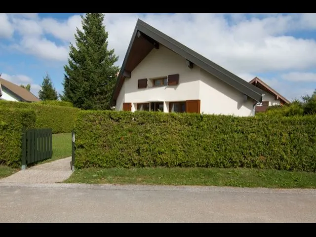 le chalet et son terrain clos