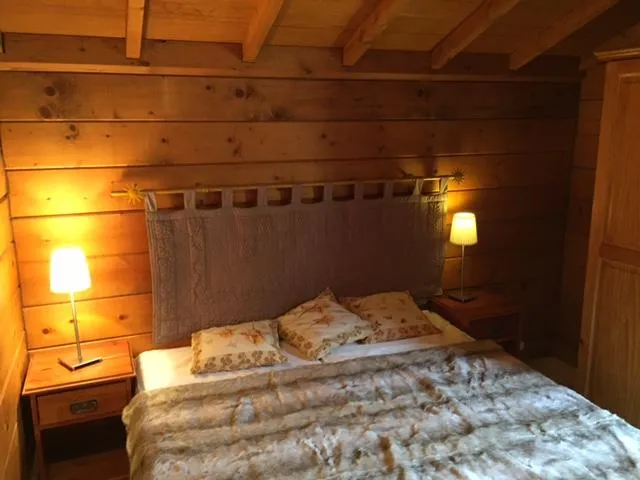 DOUBLE ROOM , LAVABO IN THE ROOM , NEAR SHOWER ROOM, WINDOW WITH NICE MOUNTAIN  VIEW 