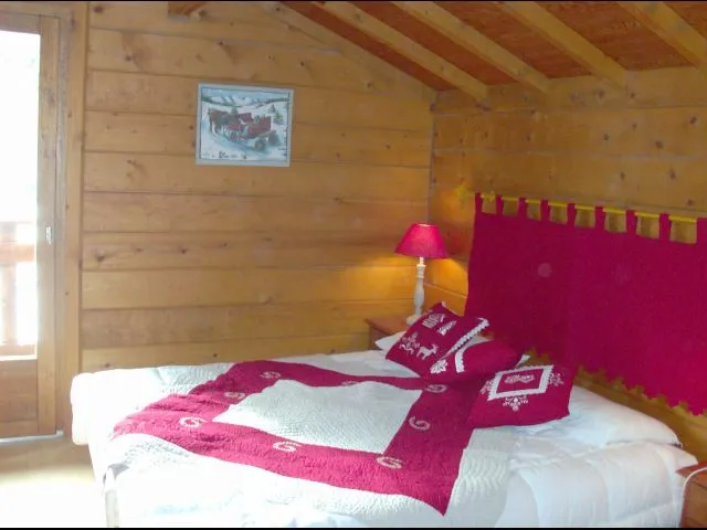 DOULE ROOM WITH LAVABO , SHOWER ROOM NEARBY ,ACCESS TO BALCONY WITH SUPERB SLOPE AND MOUNTAIN VIEW