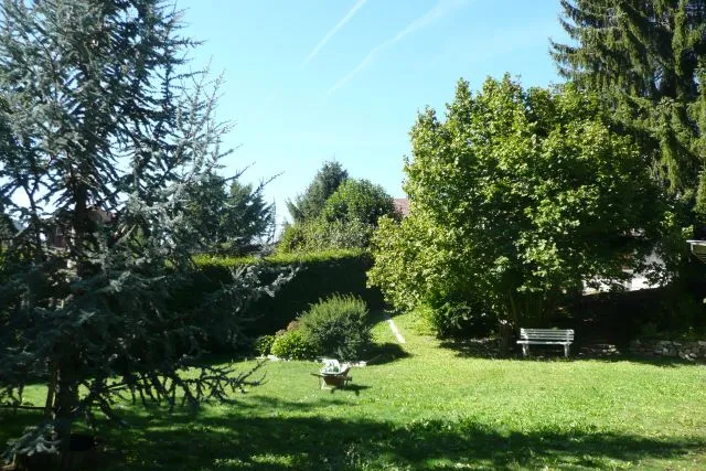 Beautiful pleasant garden at the bottom of country cottage. It is delimited hedges.