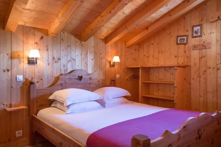 Chalet La Remise a Megane Bedroom 1: Double bed (160cm)