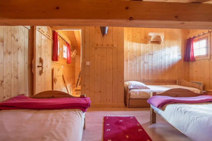 Chalet La remise a Megane Bedroom 2: 3 single beds