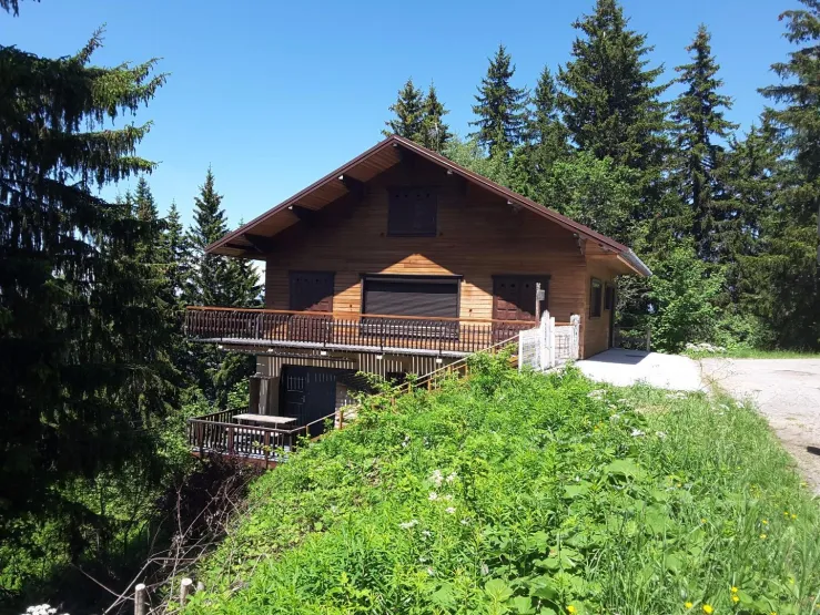 Vue l'été venant de la piste des tufs