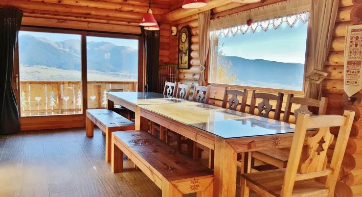 Grande salle à manger, superbe vue sur la basse Cerdagne et Puigcerdà.