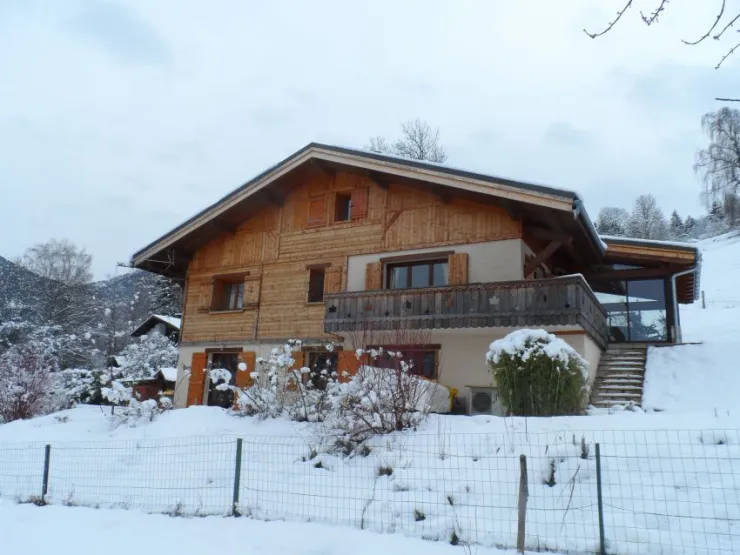 Notre chalet, la location se trouve en rez de jardin 