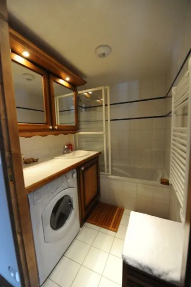 Bathroom with washing/drying machine