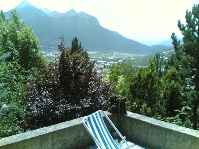 vue sur la terrasse du chalet du haut, en été