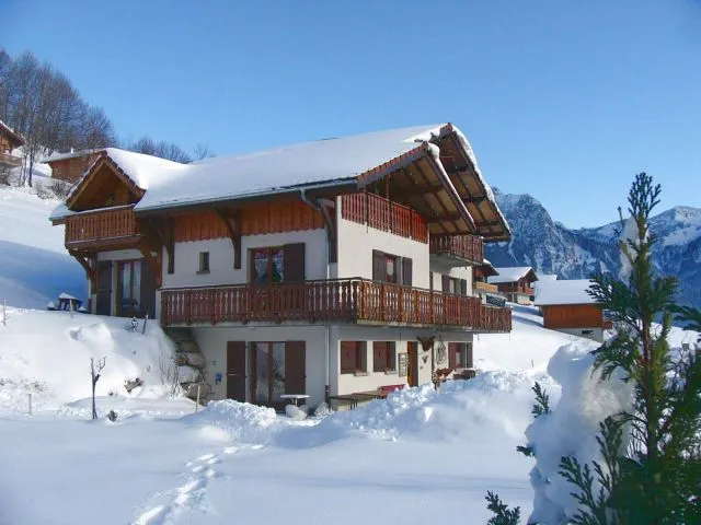 Le chalet en hiver, exposition plein sud, vue panoramique, sécurisé pour les enfants