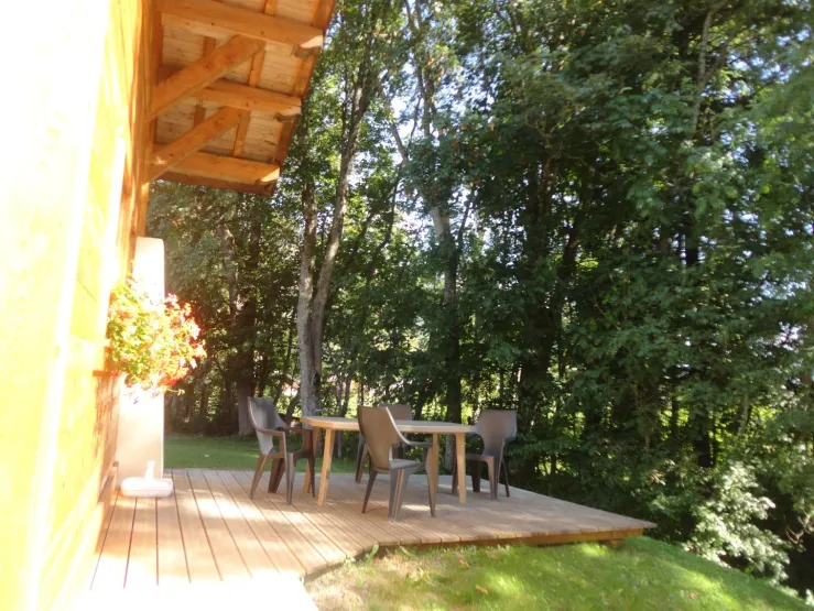 Une seconde terrasse orientée est, au soleil à midi en été.
