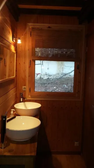 Sanitaires et salle de bain.