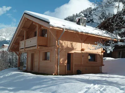 petit chalet bois indépendant en pleine nature en Beaufortain