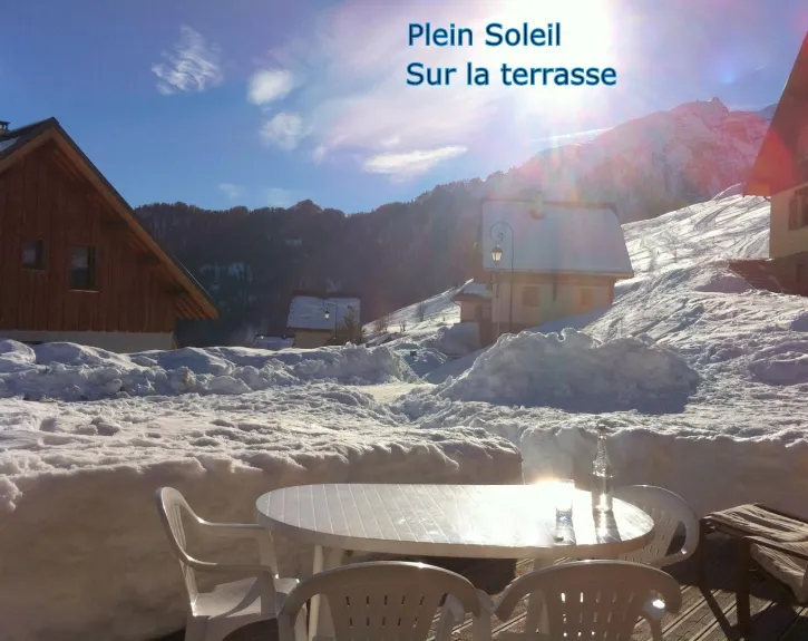 Terrasse en Angle avec 3 expositions et Vue sur les Montagnes.