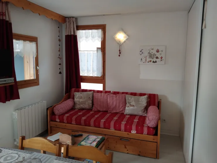 The trundle bed living room