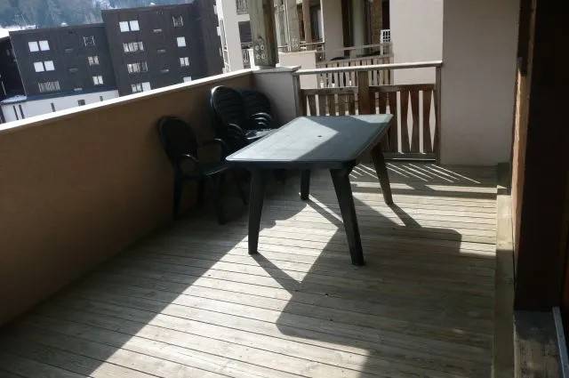 Terrace of 13,5 m ², allows to take the meals in the pure air(sight) exposed(explained) the South