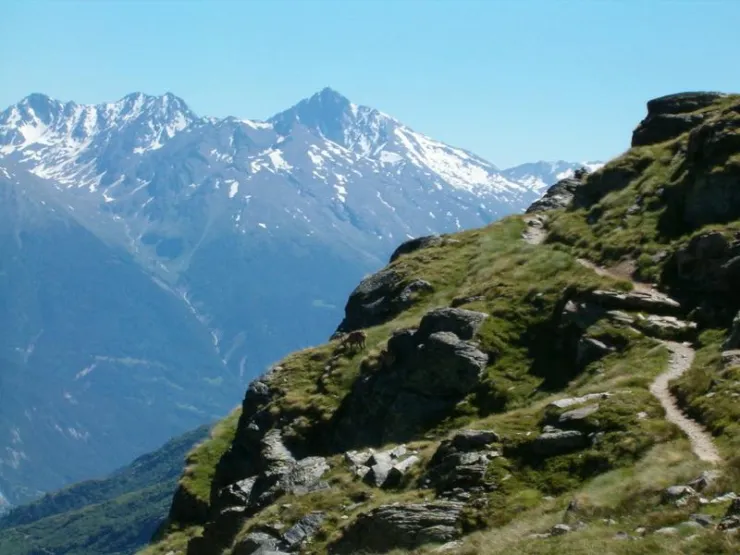 Hiking trail in the parking area of Bellecombe, in the heart of the glaciers of the Vanoise.