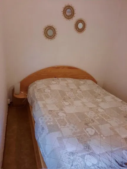 Parental room with French bed (140x190).