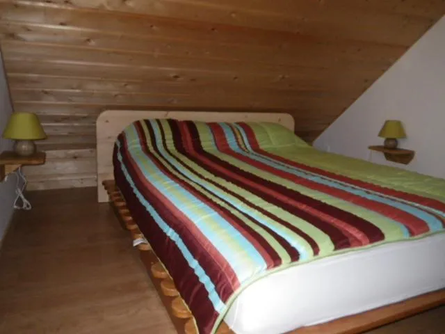 Chambre individuelle avec lit 2 personnes, place pour installer lit bébé
