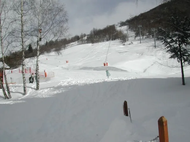 ARRIVEE DES PISTES DEVANT LA MAISON ( TELESSIEGE DES CLOCHETTES )
AVEC FIL NEIGE DES FEES   GRATUIT POUR LES DEBUTANTS