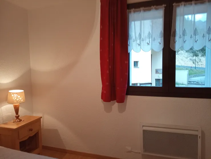 fenêtre chambre qui donne sur le cinéma 