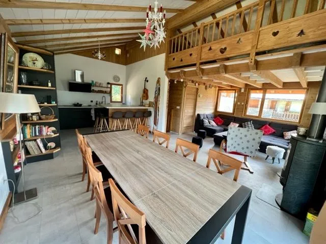 view from the dining area. At the back on the left the kitchen, on the right le living area