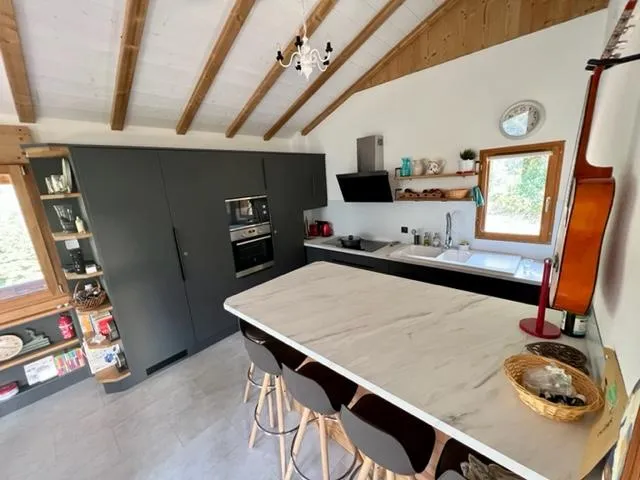 le kitchen, fully equipped