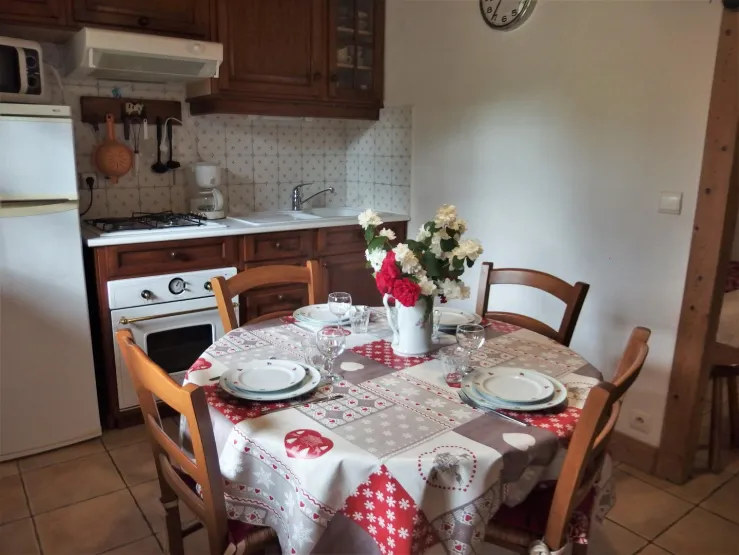 coin repas , sa cuisine équipée