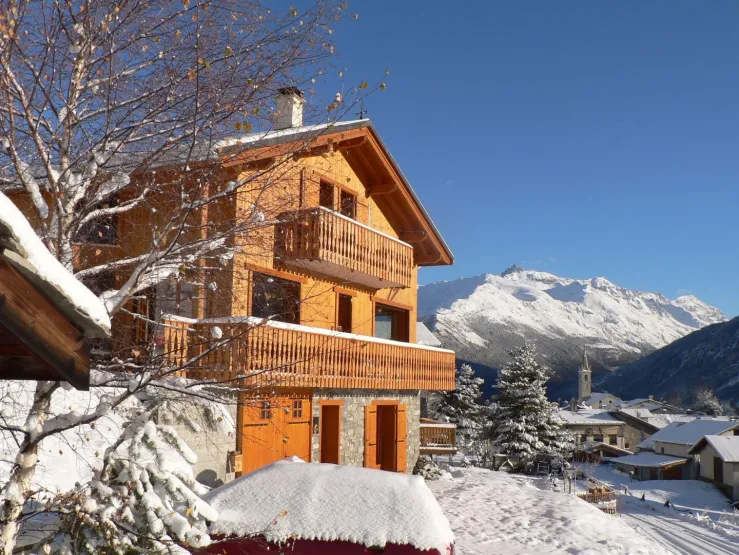 Chalet in Winter south facade