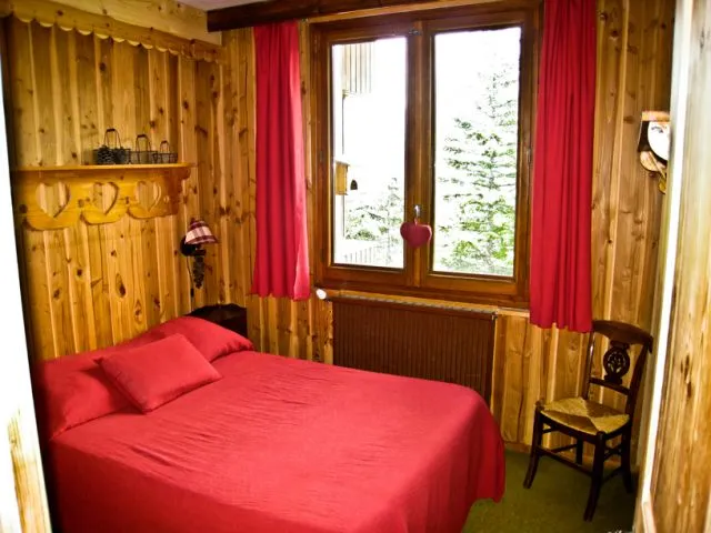Chambre avec vue sur la vallée de l'ubaye,lumineuse orientée au nord