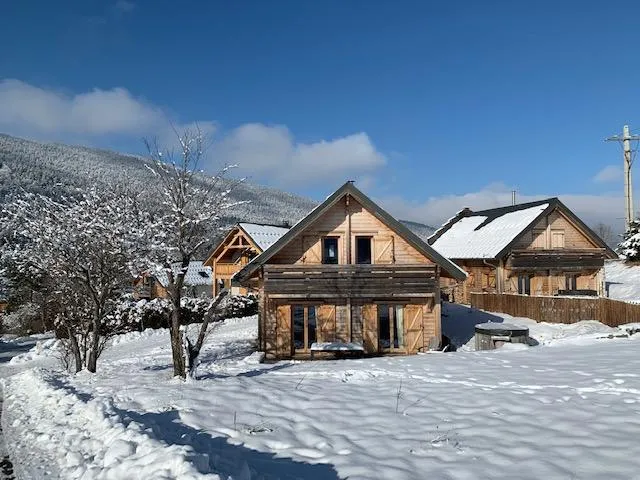 Le chalet sous la neige