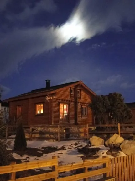 le chalet au crépuscule