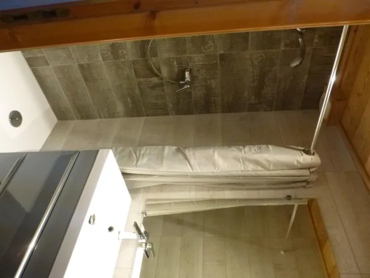 Salle de bain de l'appartement de 6 personnes au rez de chaussée