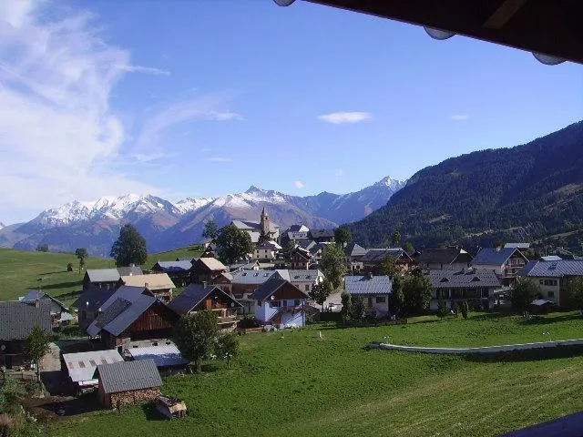 Vue village depuis les appartements exposés Nord-Est et Nord-Ouest