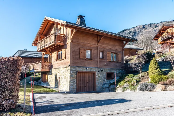 Chalet  coté  du parking