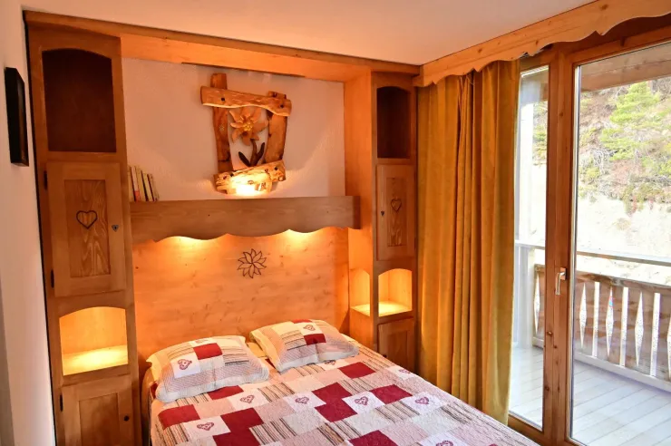 Bedroom with double bed