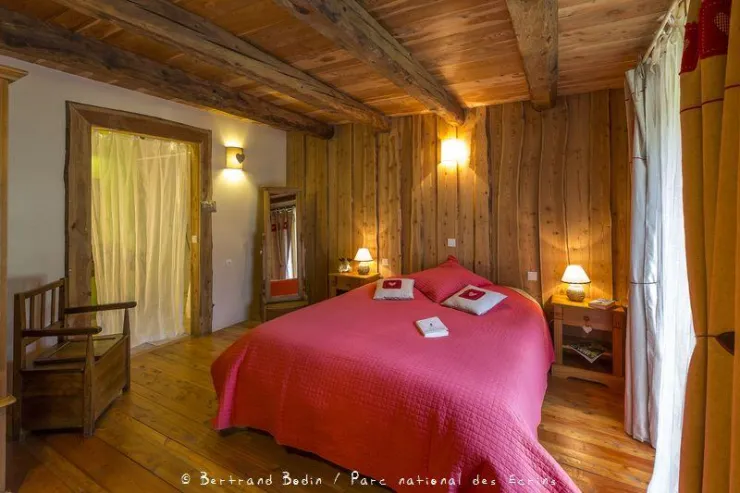 La Chambre avec sa salle d'eau accollée