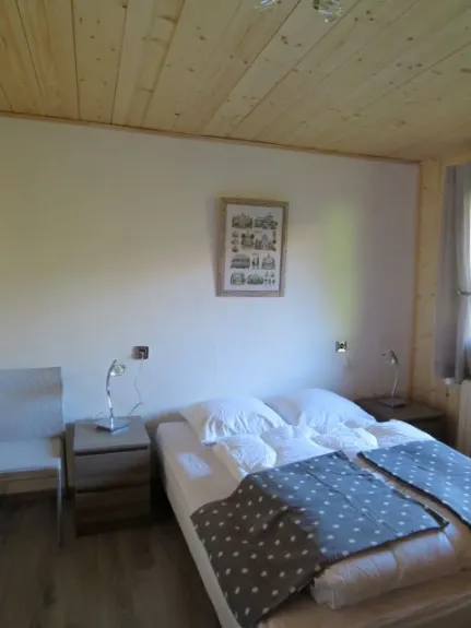 lits deux personnes dans la chambre 2