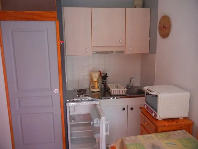 Coin cuisine : frigidaire + cafetiere