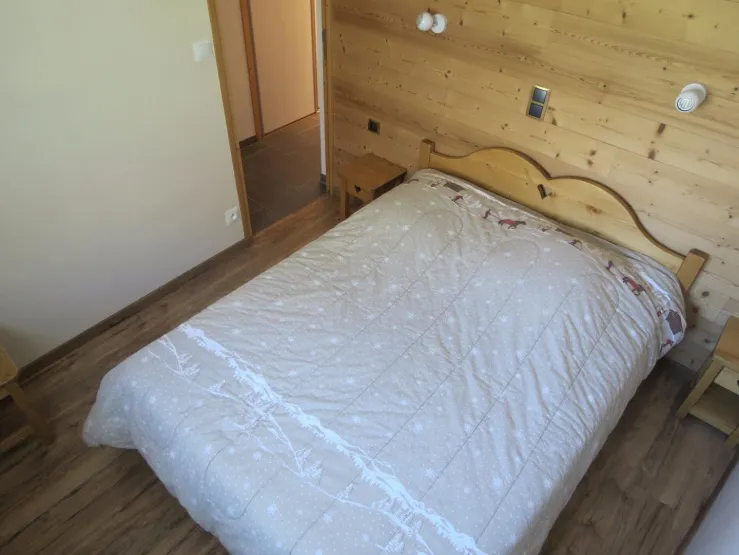 Chambre avec lit double