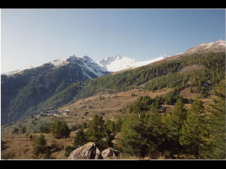 Albanne (1620 m) et Grande Chible (2932 m) à l'entrée (rive gauche) de la vallée de Valloire / Col du Galibier.