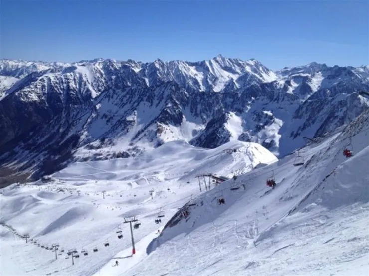 His(Her,Its) snowiest tracks(runways) of Pyrenees