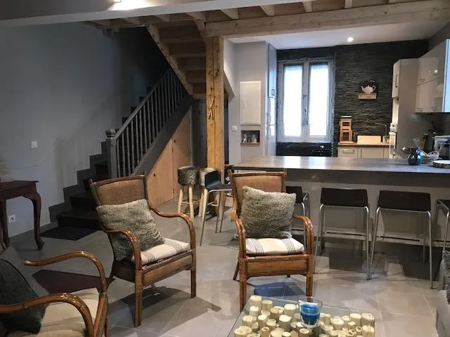 Son mobilier raffiné ,son équipement haut de gamme .
