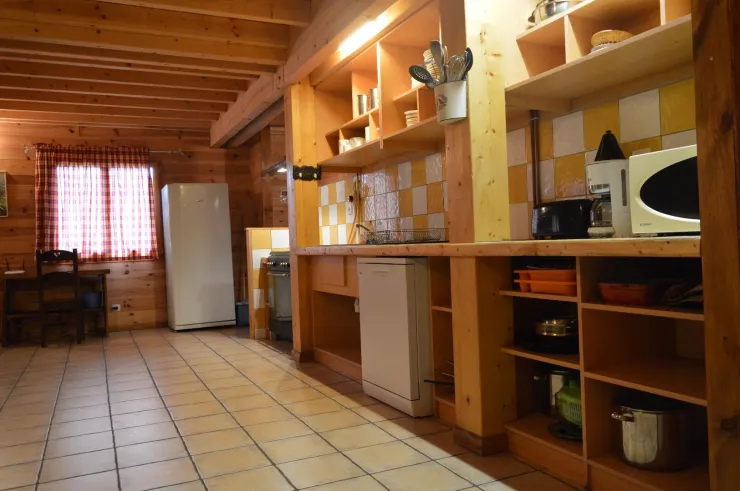 all the kitchen equipment suitable for 15 people