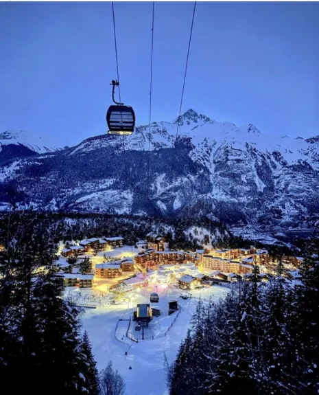 La station vue du haut des télécabines 