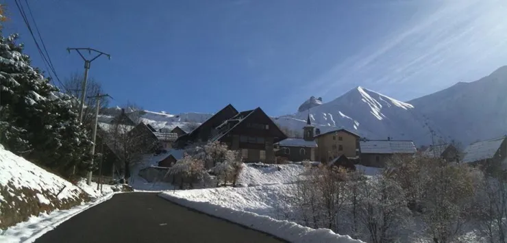 accès tous véhicules avec parking.
