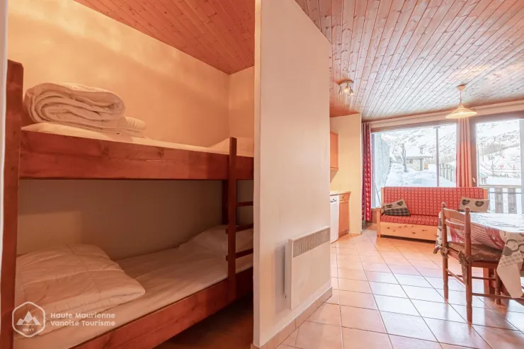 mountain-corner with 2 single beds