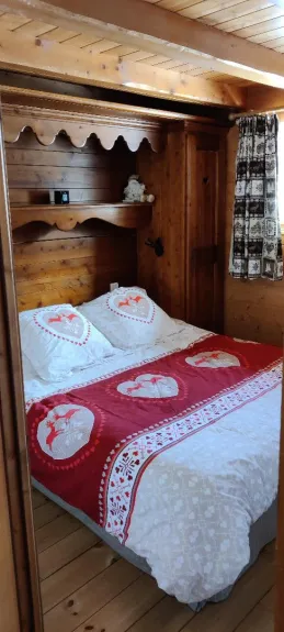 Chambre parentale au RDC - lit 160x200 avec fenêtre