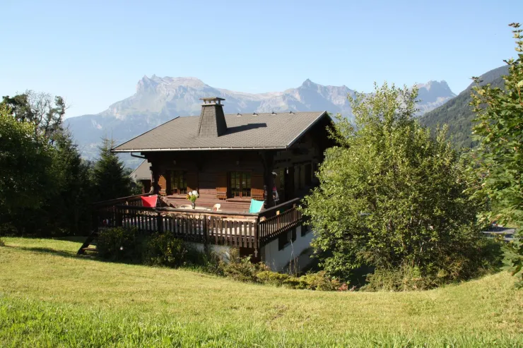 La terrasse du chalet l'été