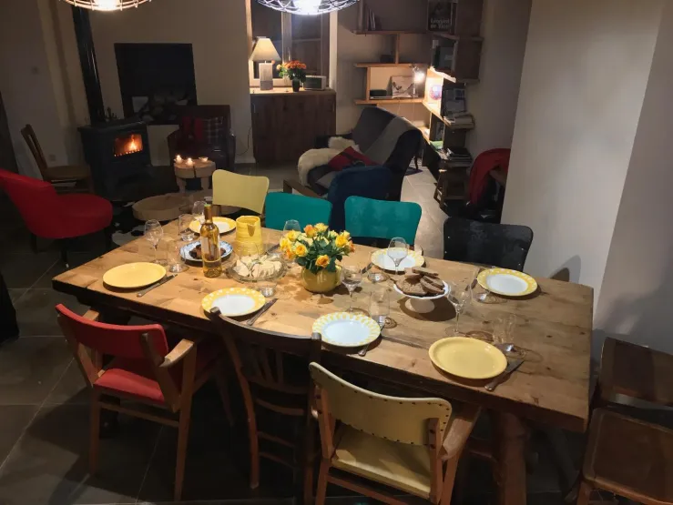 The Sapé, view of the living room and lounge, table of 12 people (with extensions). Living room, wood-burning stove (wood provided), TV, wifi (in all rooms), book-shelf.