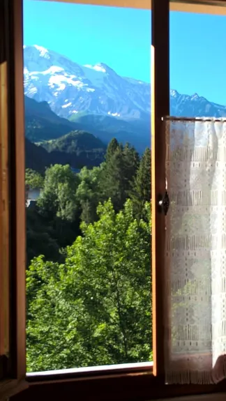 Vue sur l'extérieur depuis le séjour cuisine