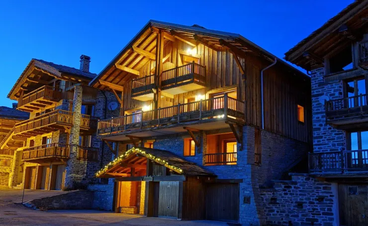 Chalet L'Esquirol, façade sud en été